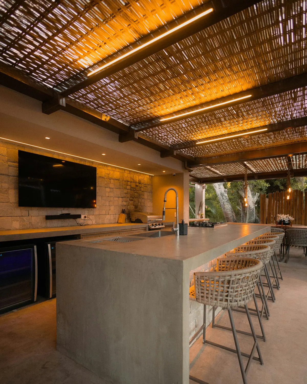 Anexo Gourmet Quintal — Bar e banquetas