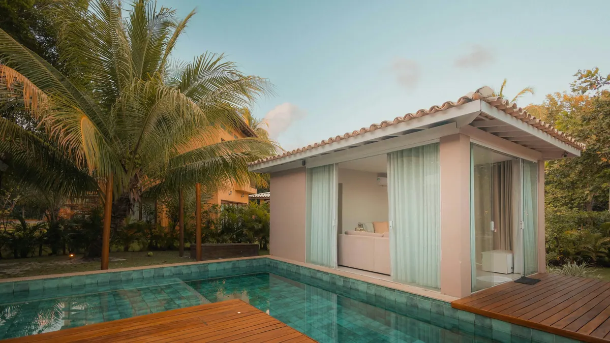 Anexo Gourmet Quintal — Pergolado junto à piscina