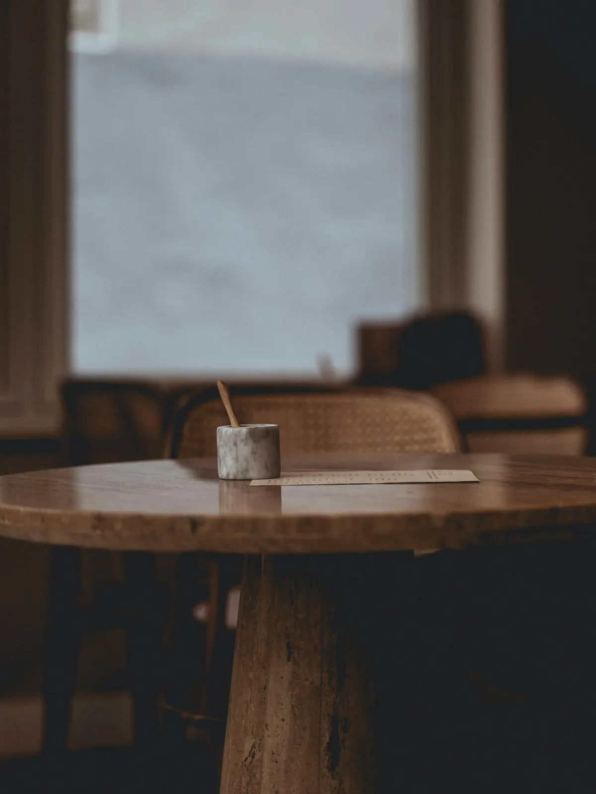 Café Grão & Prosa — Detalhe em mármore