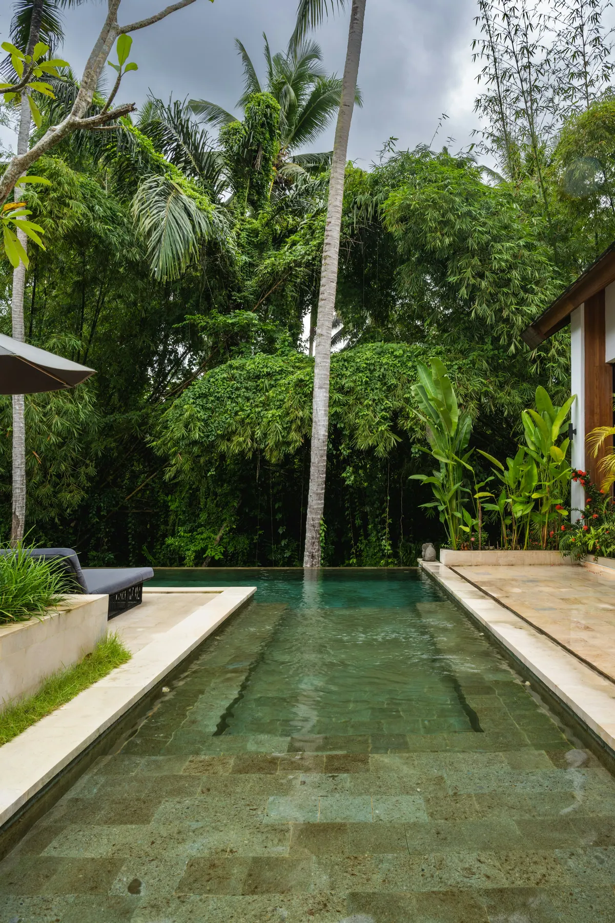 Casa de Campo Serra Azul — Raia longa no gramado