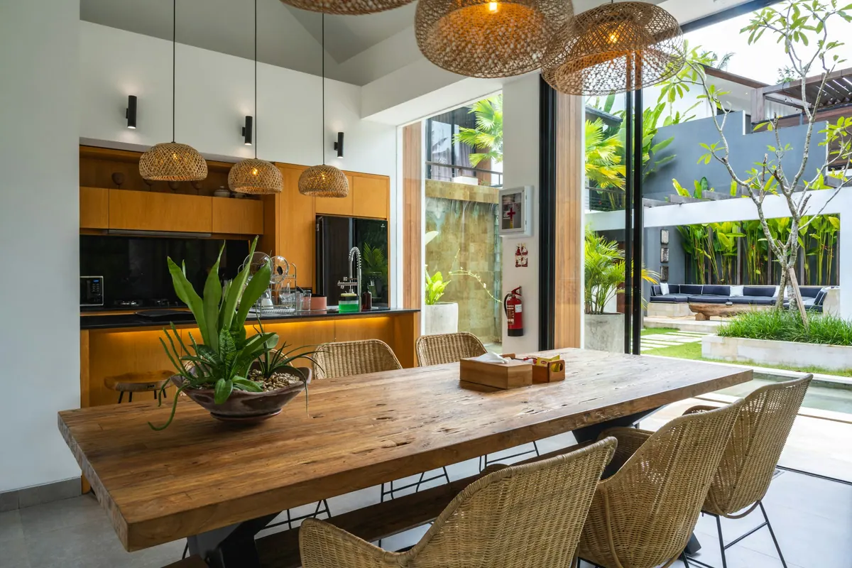 Casa de Campo Serra Azul — Cozinha com mesa de madeira