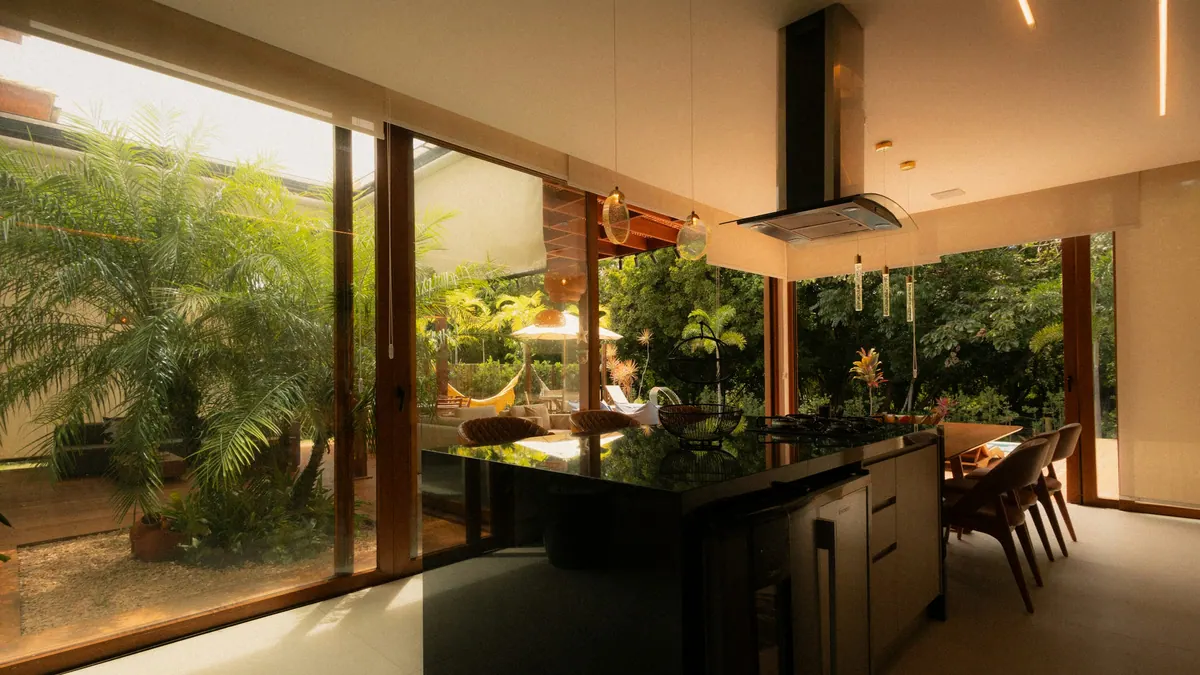 Casa Jatobá — Cozinha aberta para o jardim